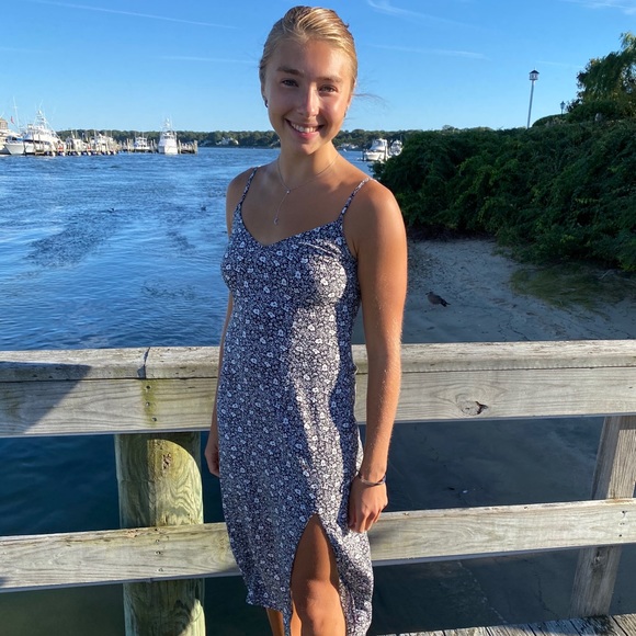 Meet your Posher, Cristina - Picture 1 of 1